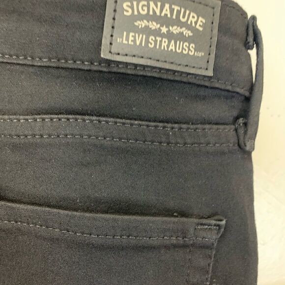 Levi Strauss mid rise skinny, black, size 6 - Picture 9 of 14